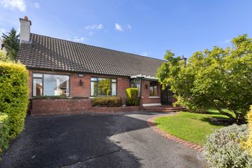39 Hainault Road, Foxrock, Dublin 18, D18 F9W7 — photo 2