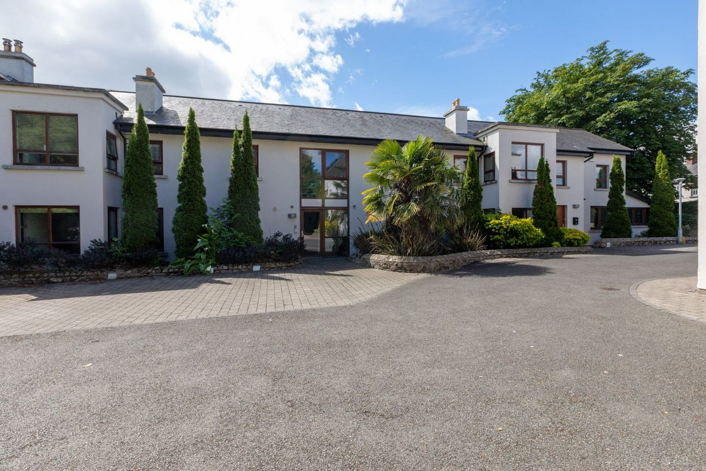 2 Aubreyville, Shankill, Dublin 18, D18VK51 — photo 1