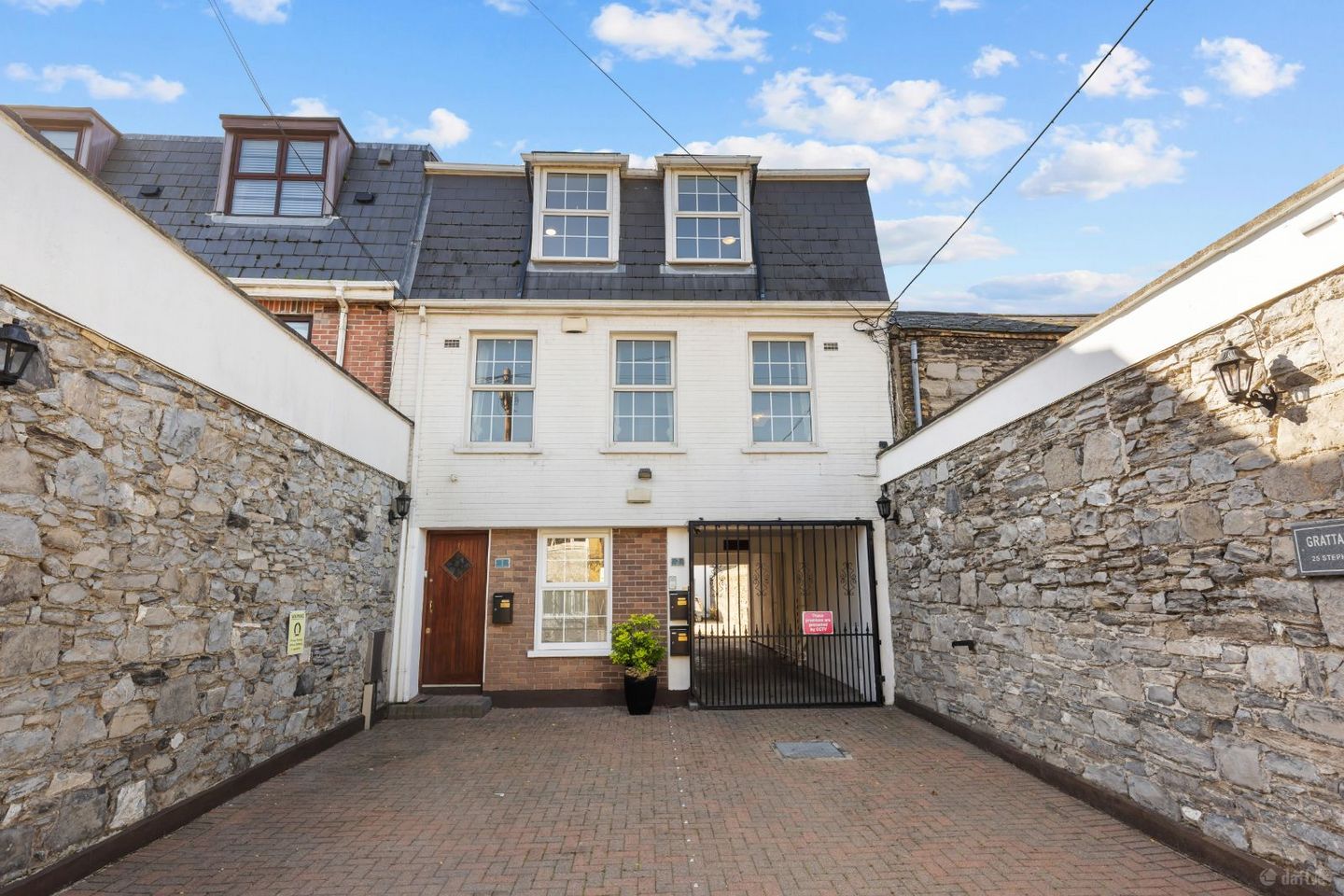 1 Grattan Mews, 25 Stephen's Lane, Dublin 2, D02PW64 — photo 1