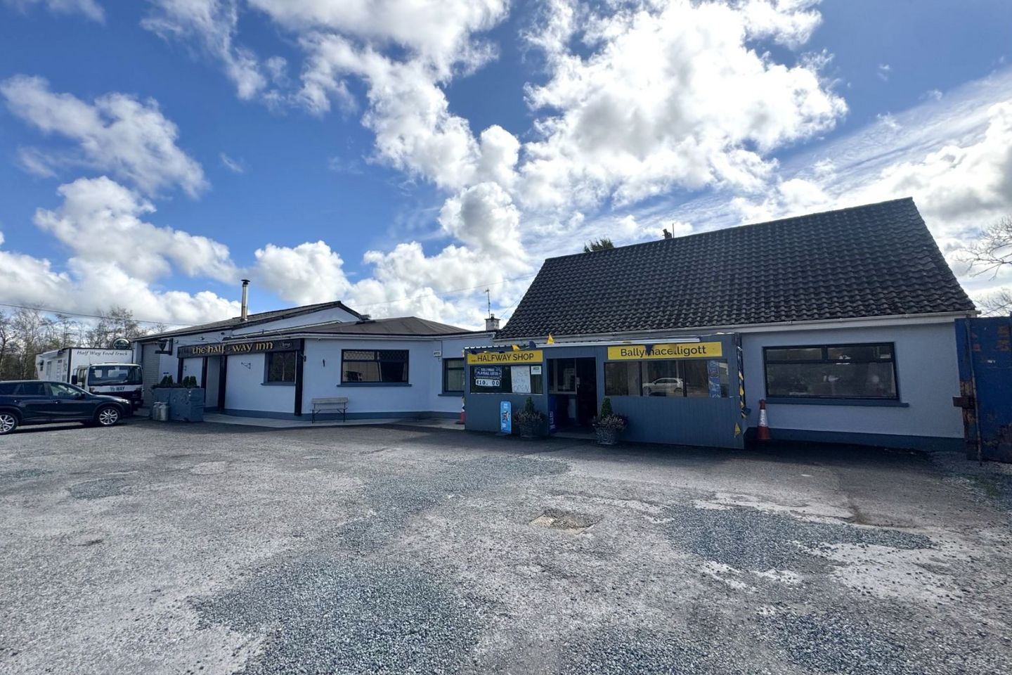 The Halfway Inn, Bar Lounge Local Shop, Ballydwyer, Ballymacelligott, Co. Kerry, V92HD79 — photo 1