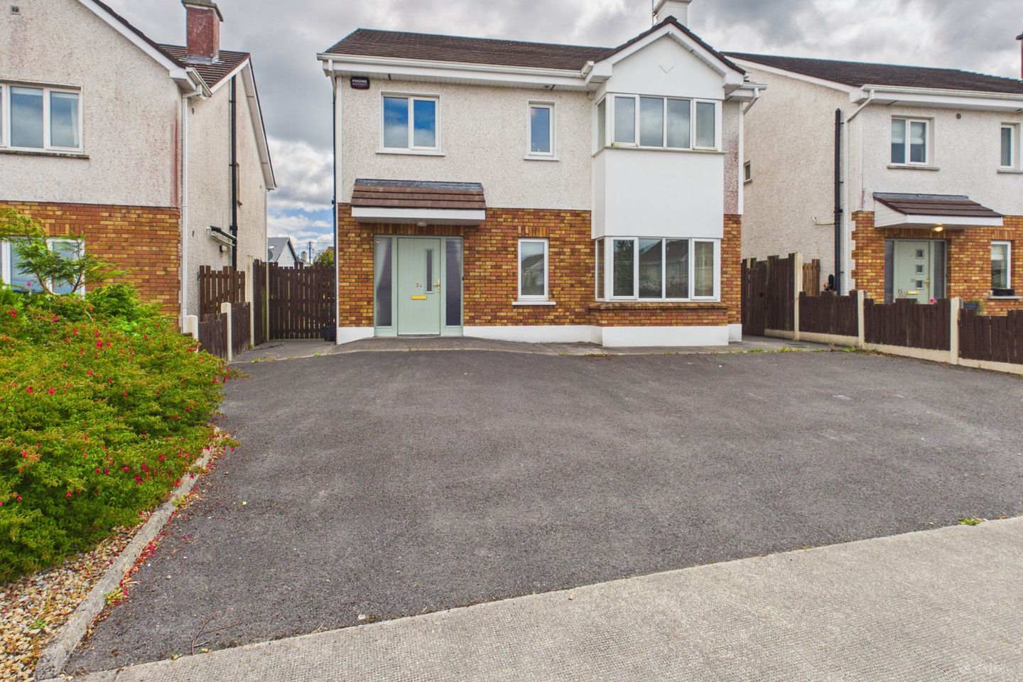 34 Garbally Oaks, Ballinasloe, Co. Galway, H53NP82 — photo 1