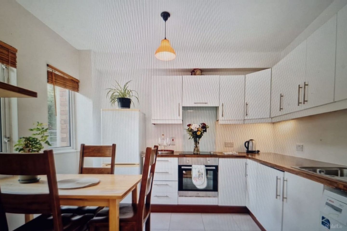 Bishopsmede Apt, Clanbrassil Street, Dublin 8 — photo 1