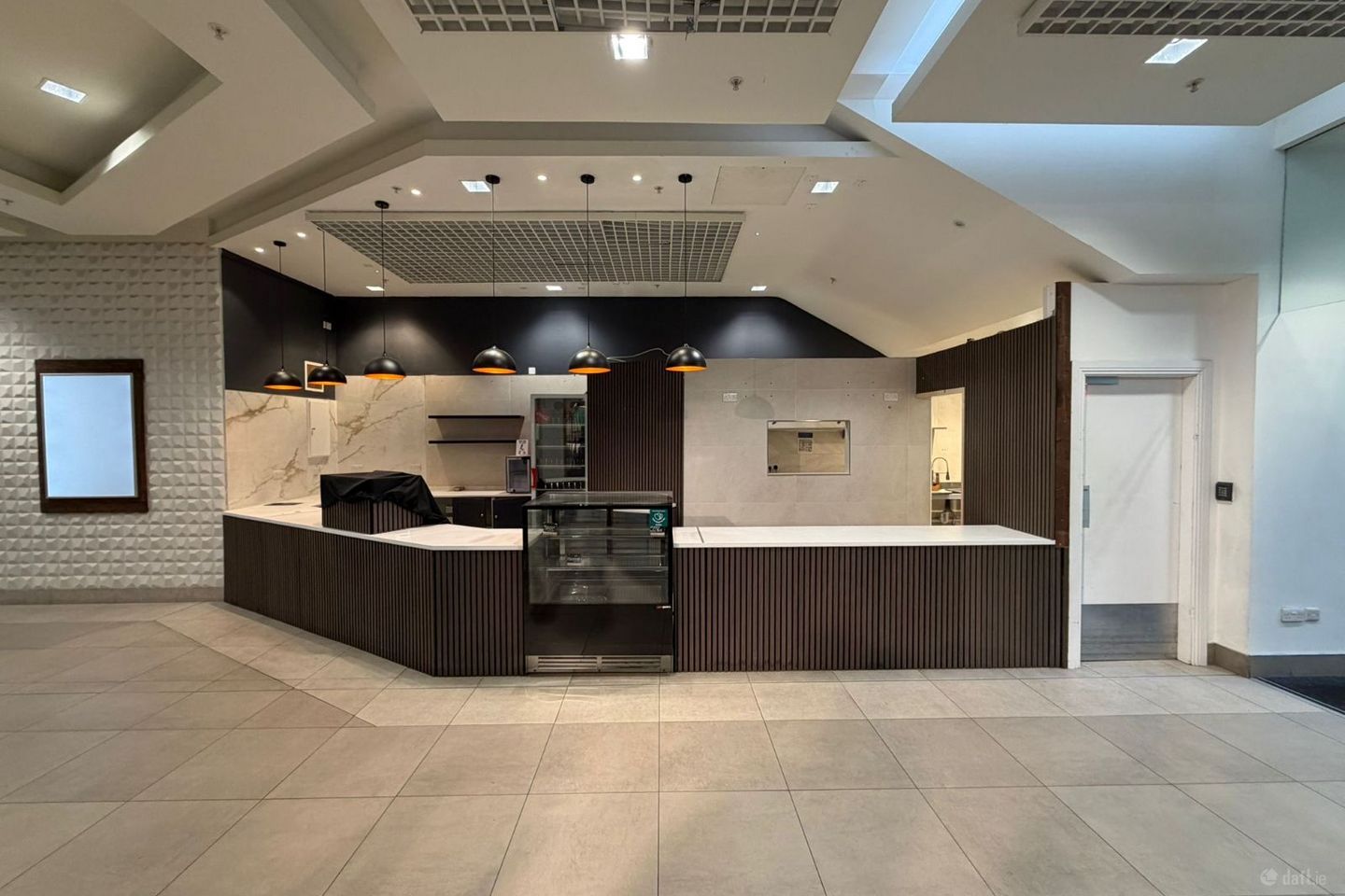 Unit 132-133, Eyre Square Centre, Eyre Square, Galway City Centre, Co. Galway — photo 1