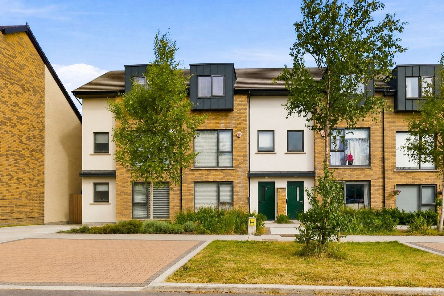 11 Rowan Walk, Kilcarbery, Dublin 22, D22T0H7 — photo 1