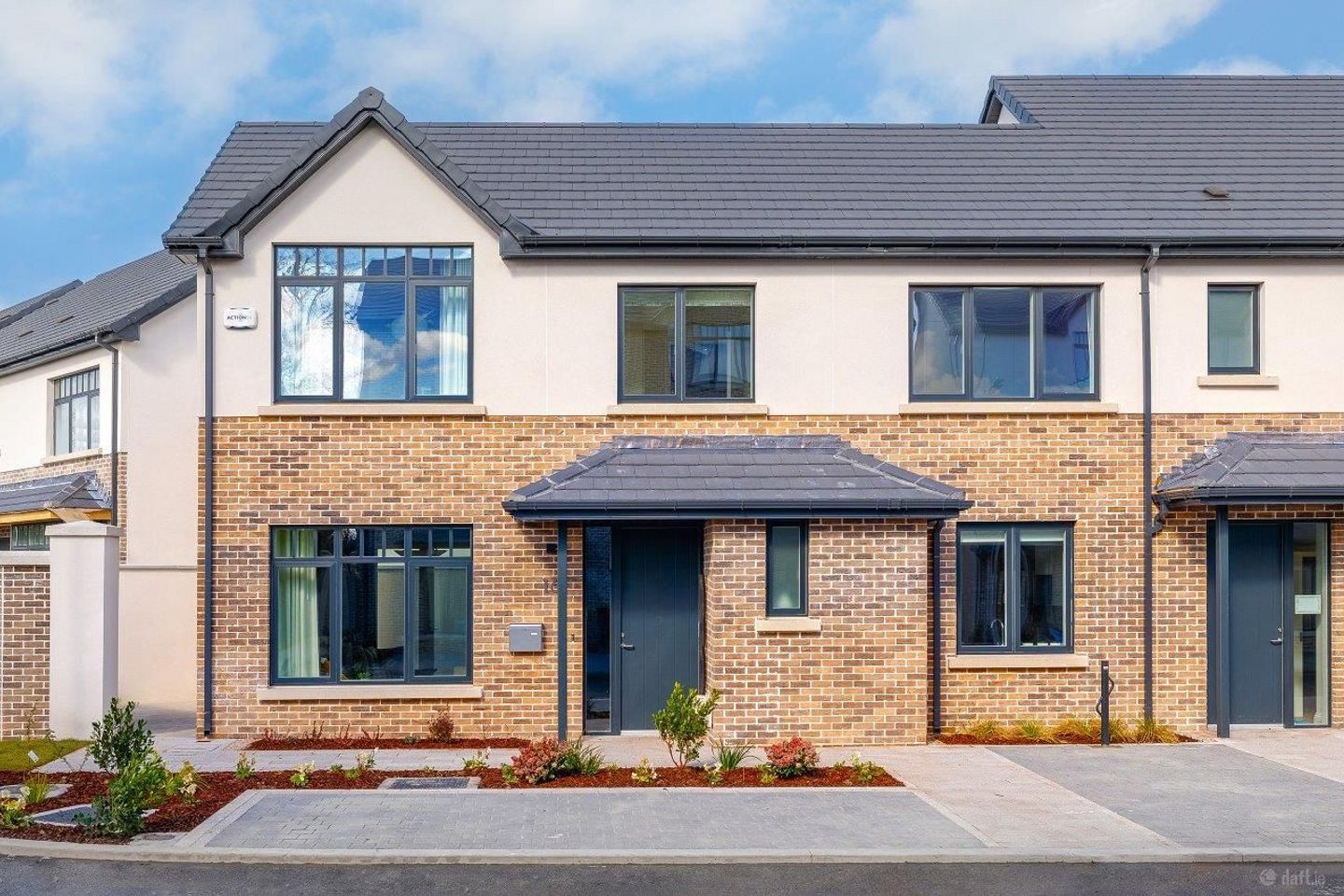 16 Woodward Heath, Glencarin Gate, Dublin 18, Leopardstown, Dublin 18 — photo 1