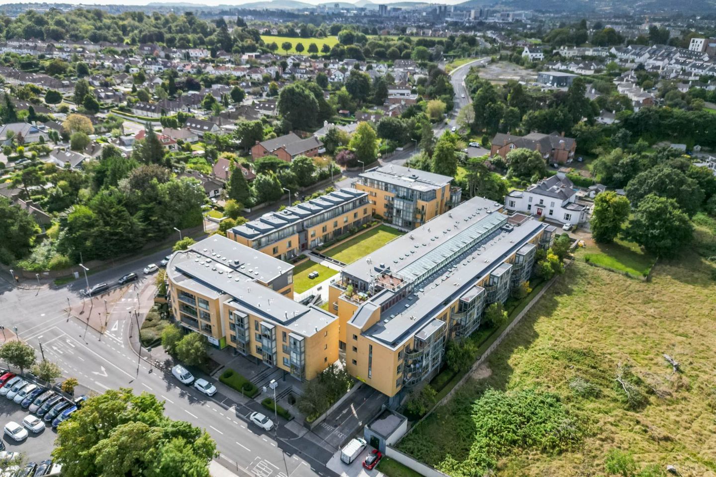 82 The Atrium, Roebuck Hill Apartments, Clonskeagh, Dublin 14, Co. Dublin, D14V210 — photo 1