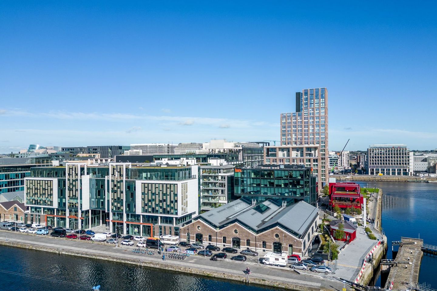 15 Hanover Court, Grand Canal Dock, Dublin 2, D02PW99 — photo 1