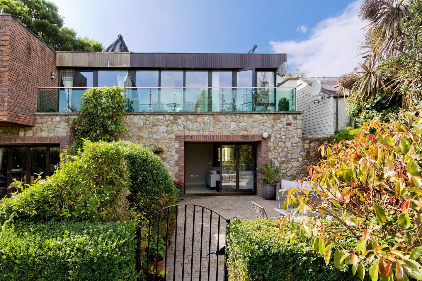 2 The Mews, Kensington Lodge, Rochestown Avenue, Dun Laoghaire, A96V002 — photo 1