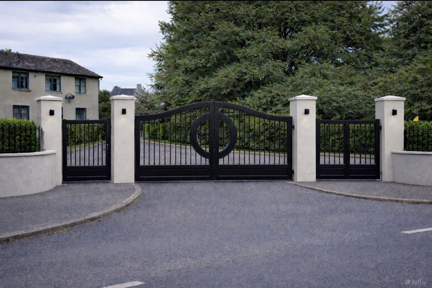Dunlo Court, Ballinasloe, Co. Galway — photo 1