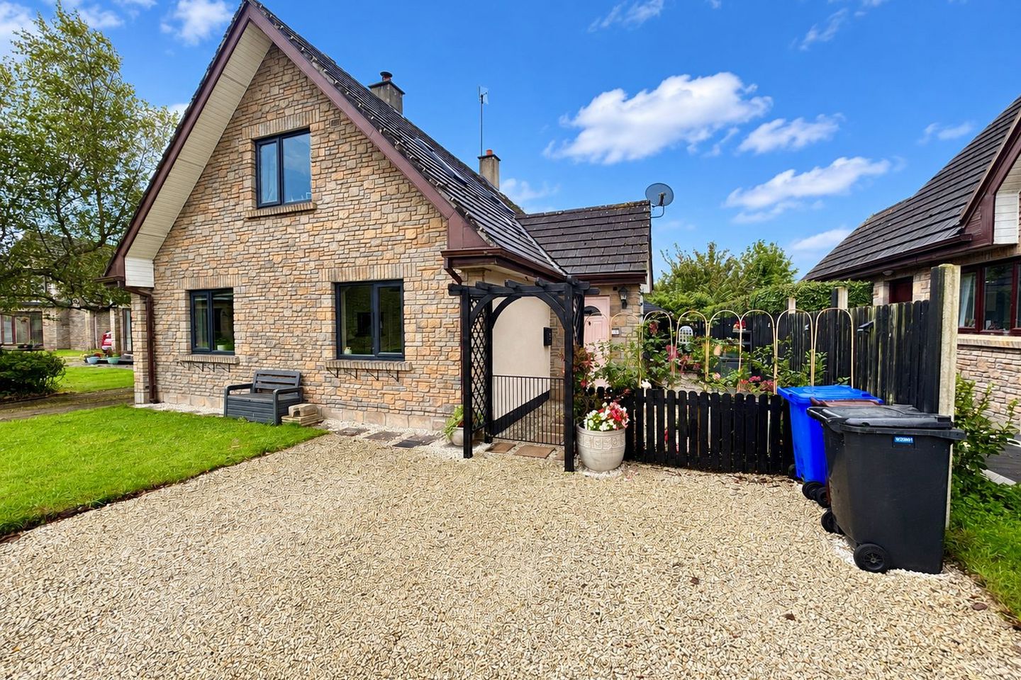 20a Renville Village, Renville, Oranmore, Co. Galway, H91E8DF — photo 1