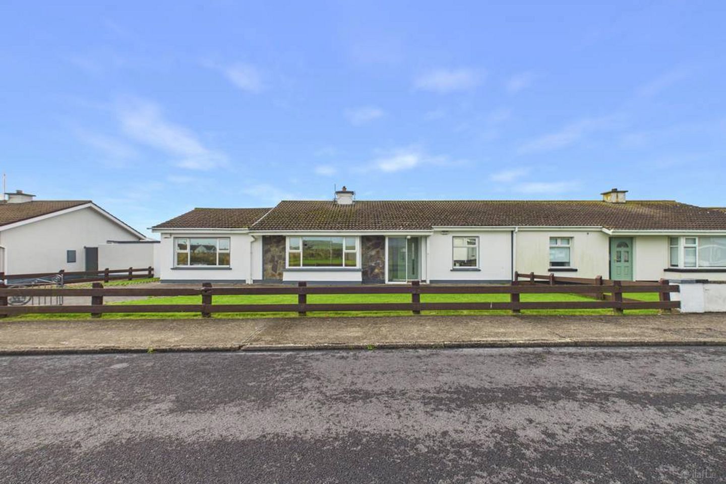 11 Sunnyside Heights, Miltown Road, Kilkee, Co Clare, V15 RY91 — photo 1