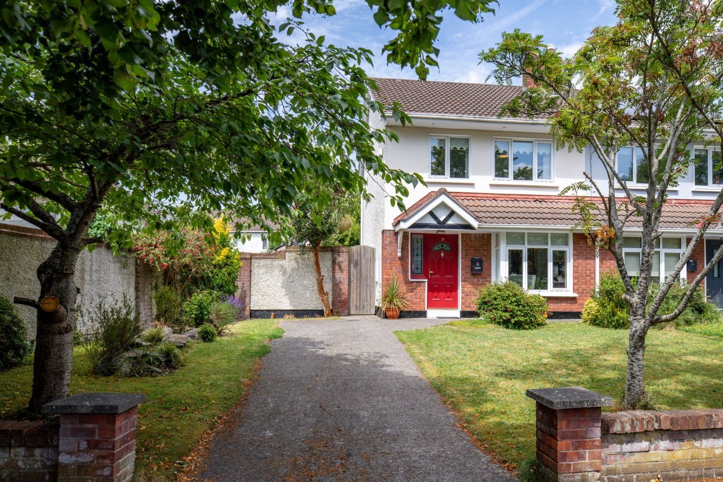 33 Glencairn Lawn, The Gallops, Leopardstown, Dublin 18, D18R7Y8 — photo 1