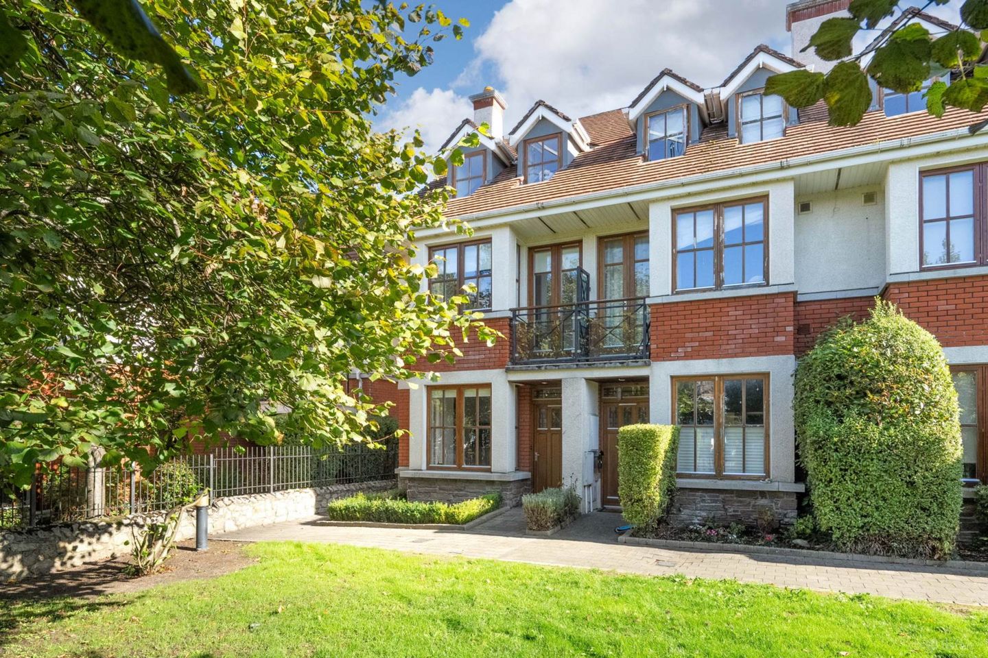 1 Cairnbrook Way, Cairnbrook, Dublin 18, Co. Dublin, D18C582 — photo 1