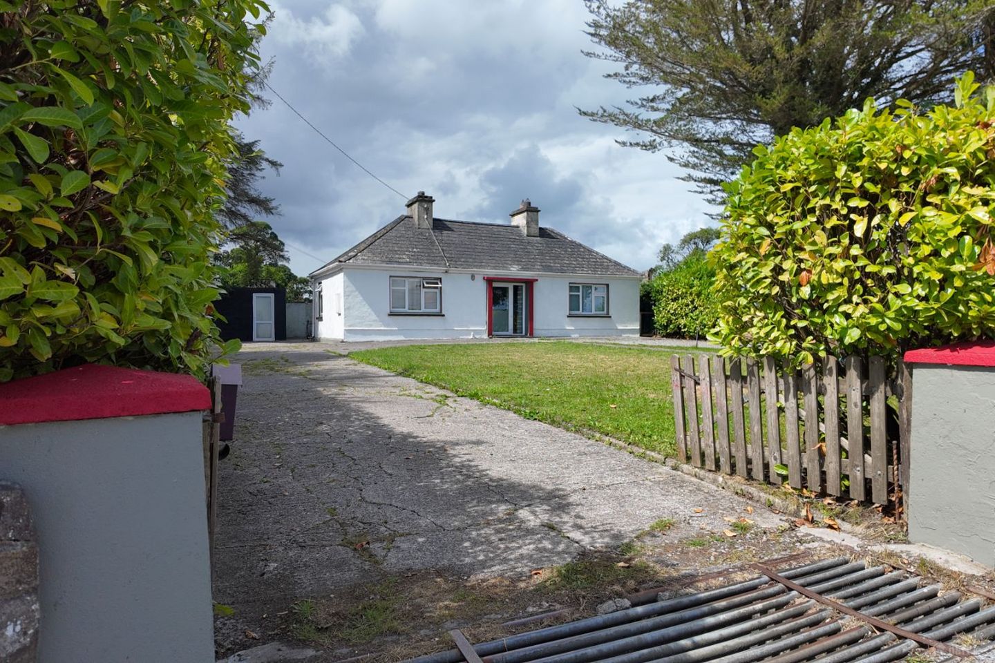 Moores Cottage, The Demesne, Frenchpark, Co. Roscommon, F45HH27 — photo 1
