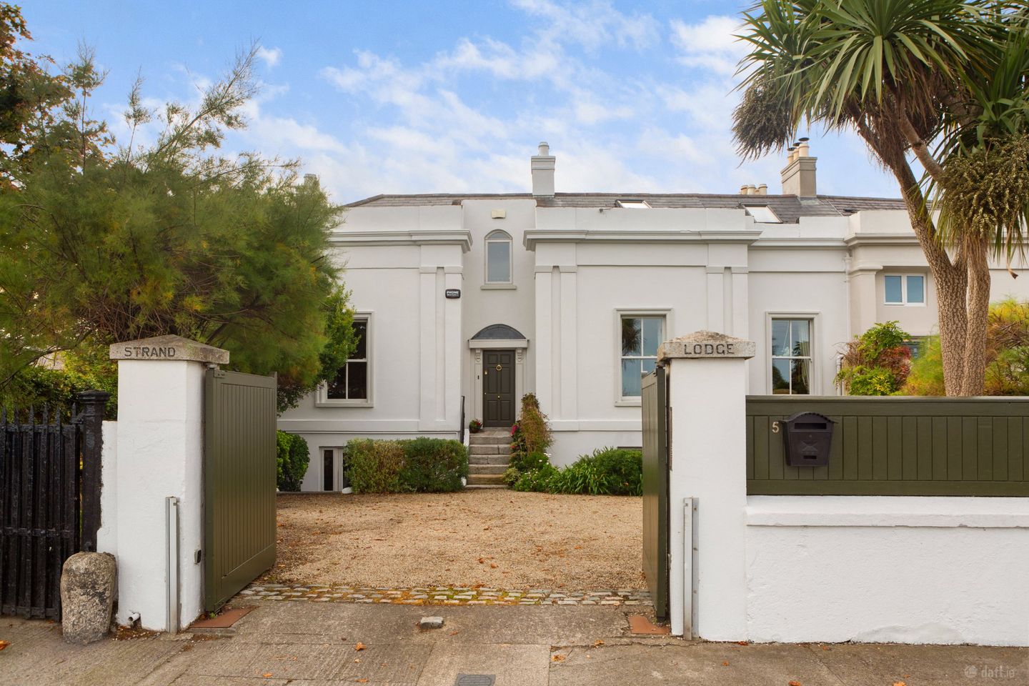 Strand Lodge, 5 Strand Road, Sandymount, Dublin 4, D04X461 — photo 1