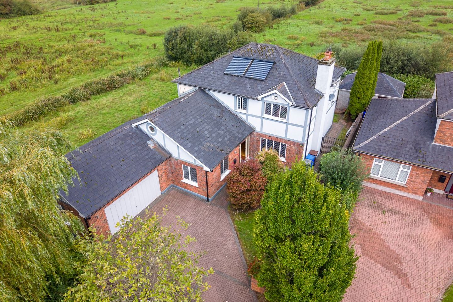 12 Sarsfield Drive, Ballinasloe, Co. Galway, H53FY93 — photo 1
