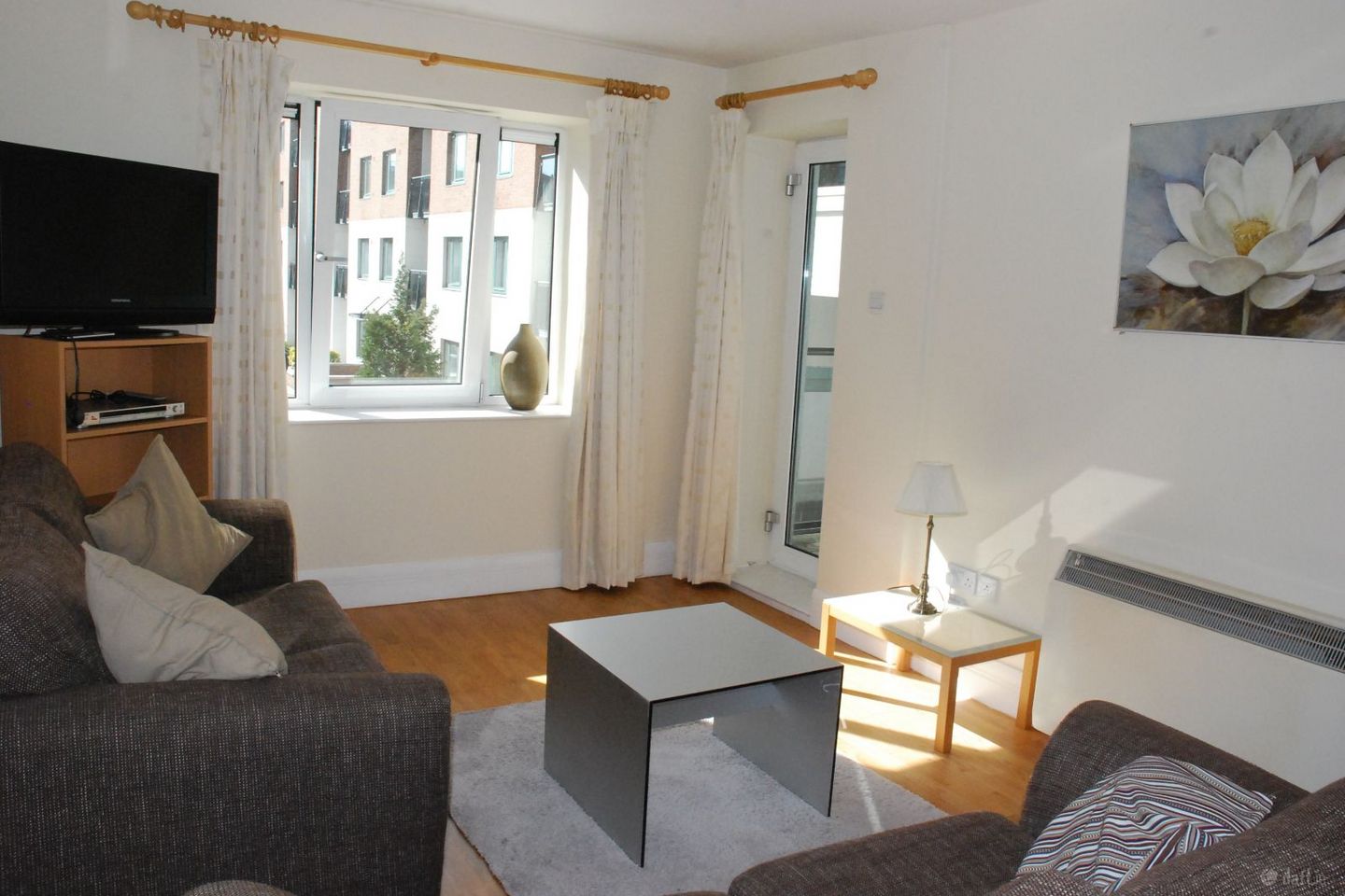 Apartment, Adelaide Square, Whitefriar Street, Dublin 2, Dublin 8 — photo 1