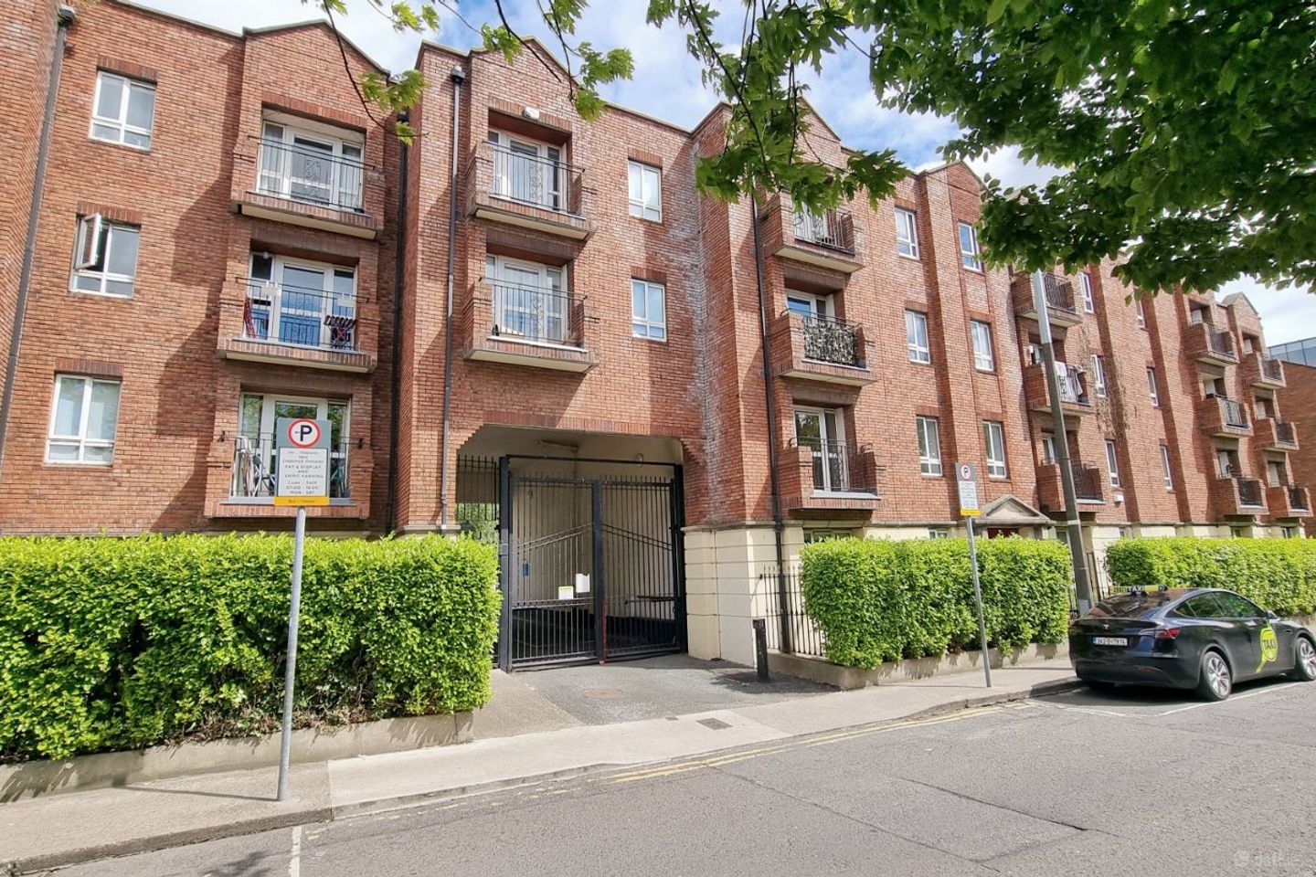 Apartment 11, Trinity Square, Townsend Street, Dublin 2, D02RX76 — photo 1