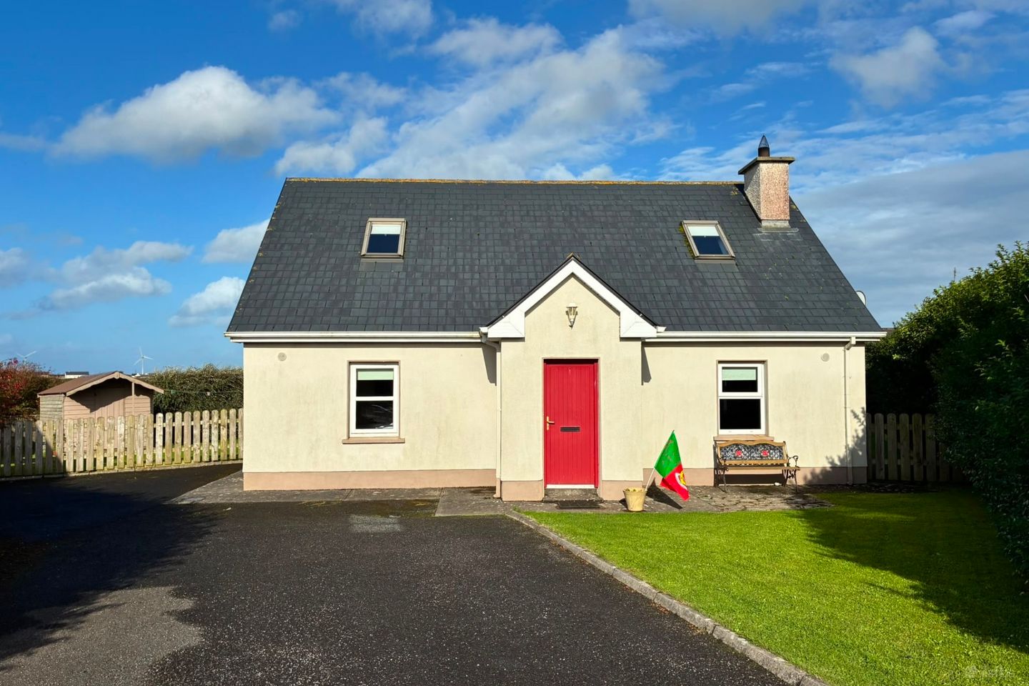 12 Cluainin na MBo, Enniscrone, Co Sligo, F26 C1F2 — photo 1