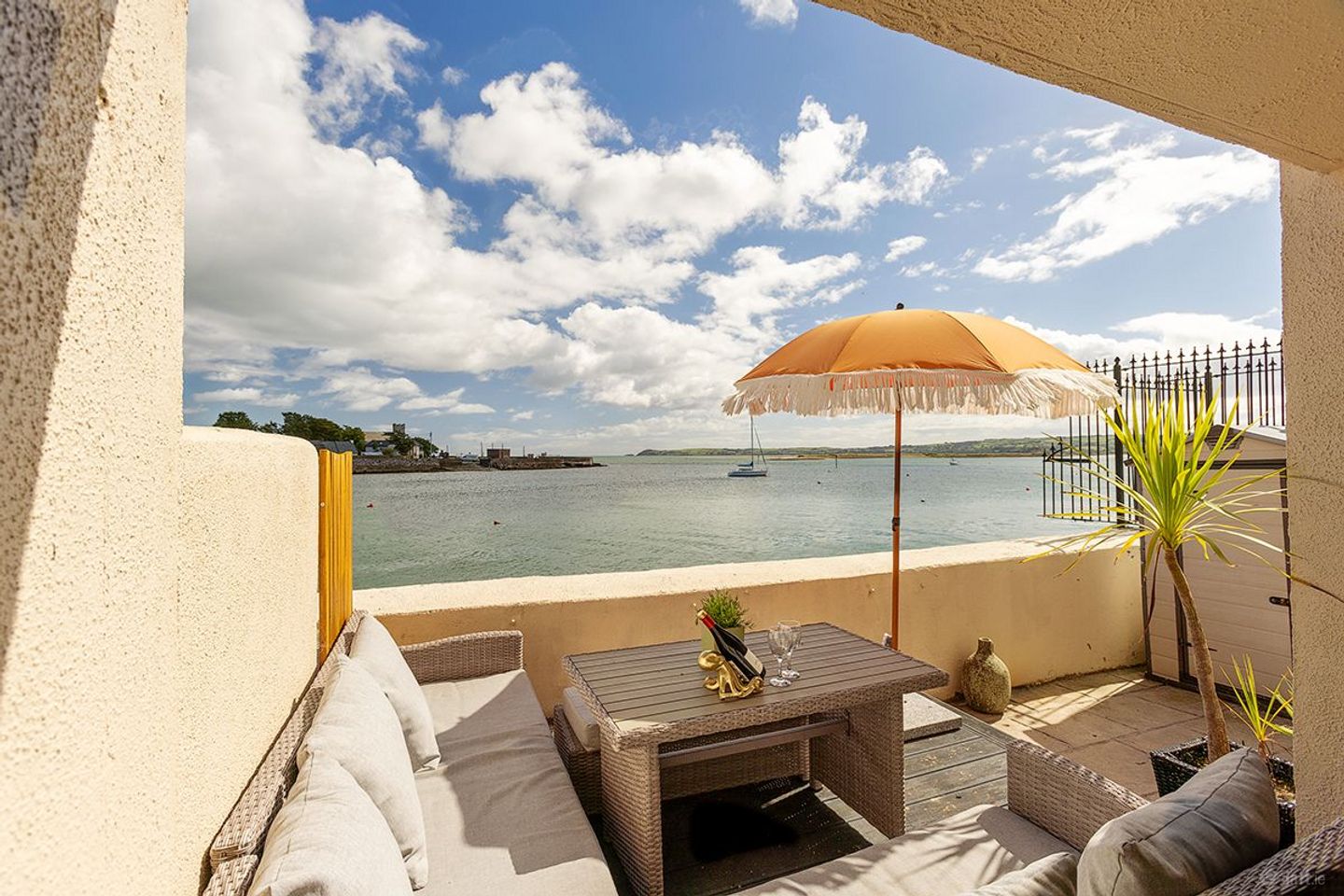 Apartment 11, Harbour Bay Apartments, Harbour Bay, Dungarvan, Co. Waterford, X35NV99 — photo 1