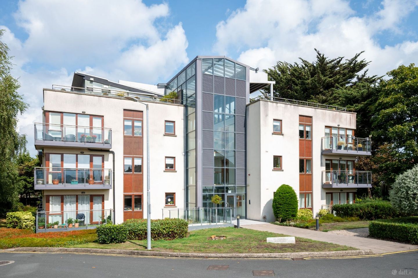 Apartment 3, Kelston Hall, Foxrock, Dublin 18, D18F594 — photo 1
