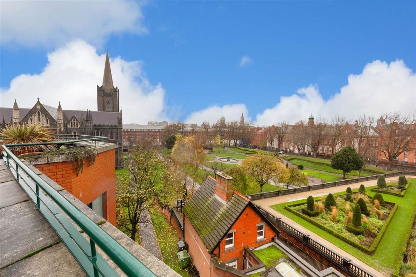 1 Bed Apt, 4th floor, Cannon Court, Bride Street, Dublin 8, Christchurch, Dublin 8 — photo 1