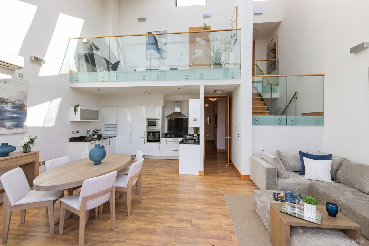 Penthouse, 177 The Links, Elmpark Green, Merrion Road, Dublin 4, D04 FW21 — photo 1