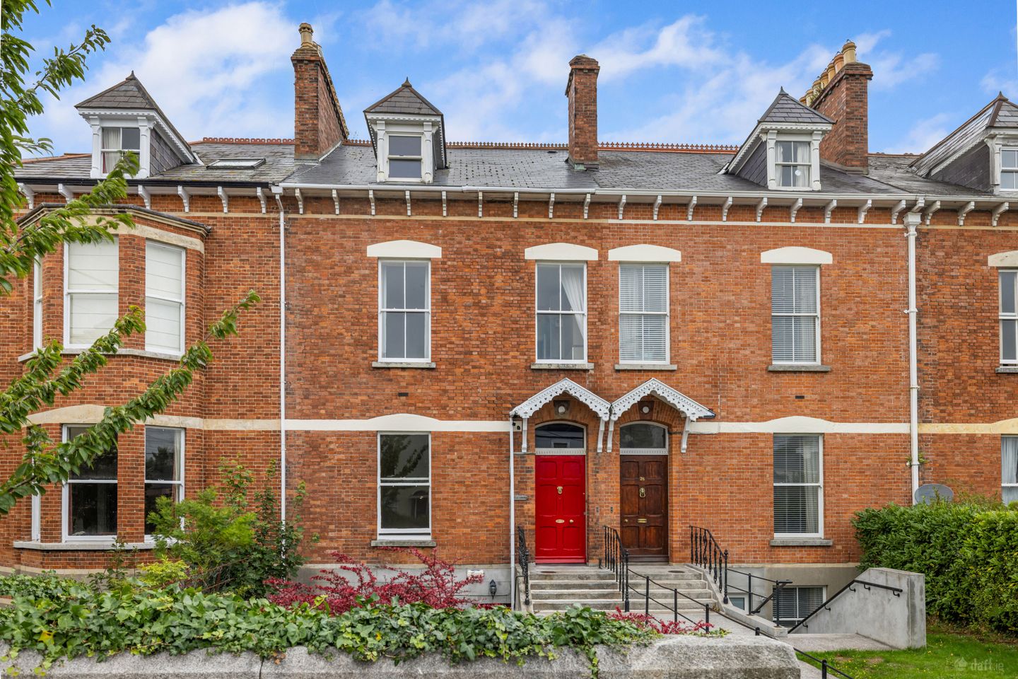 27 Cambridge Terrace, York Road, Dun Laoghaire, Co Dublin, A96H2T7 — photo 1