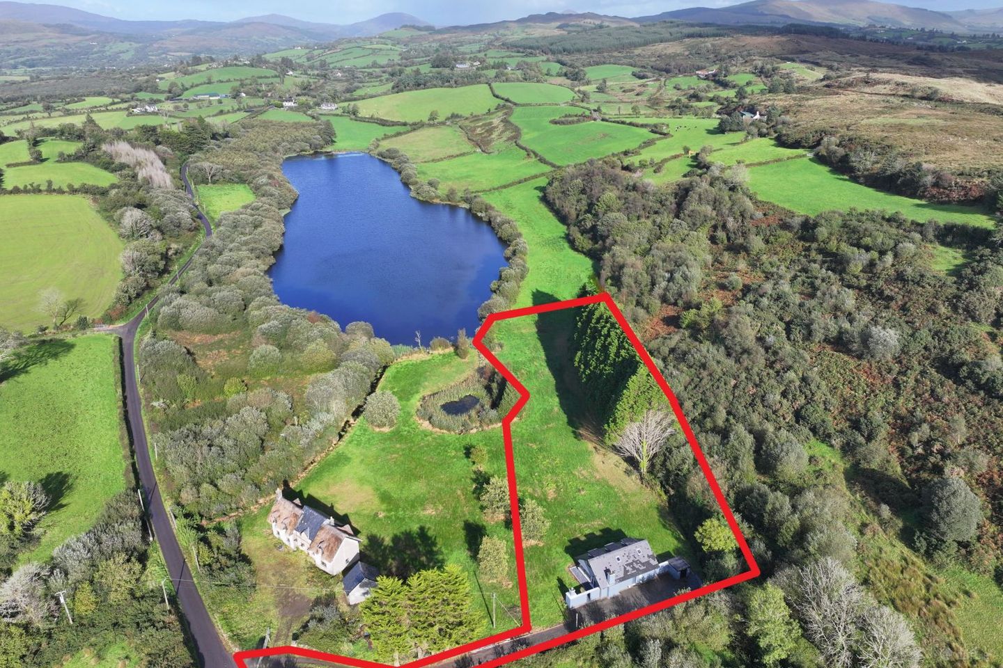 The Lake House, Shandrum Beg, Bantry, Co. Cork, P75PW74 — photo 1