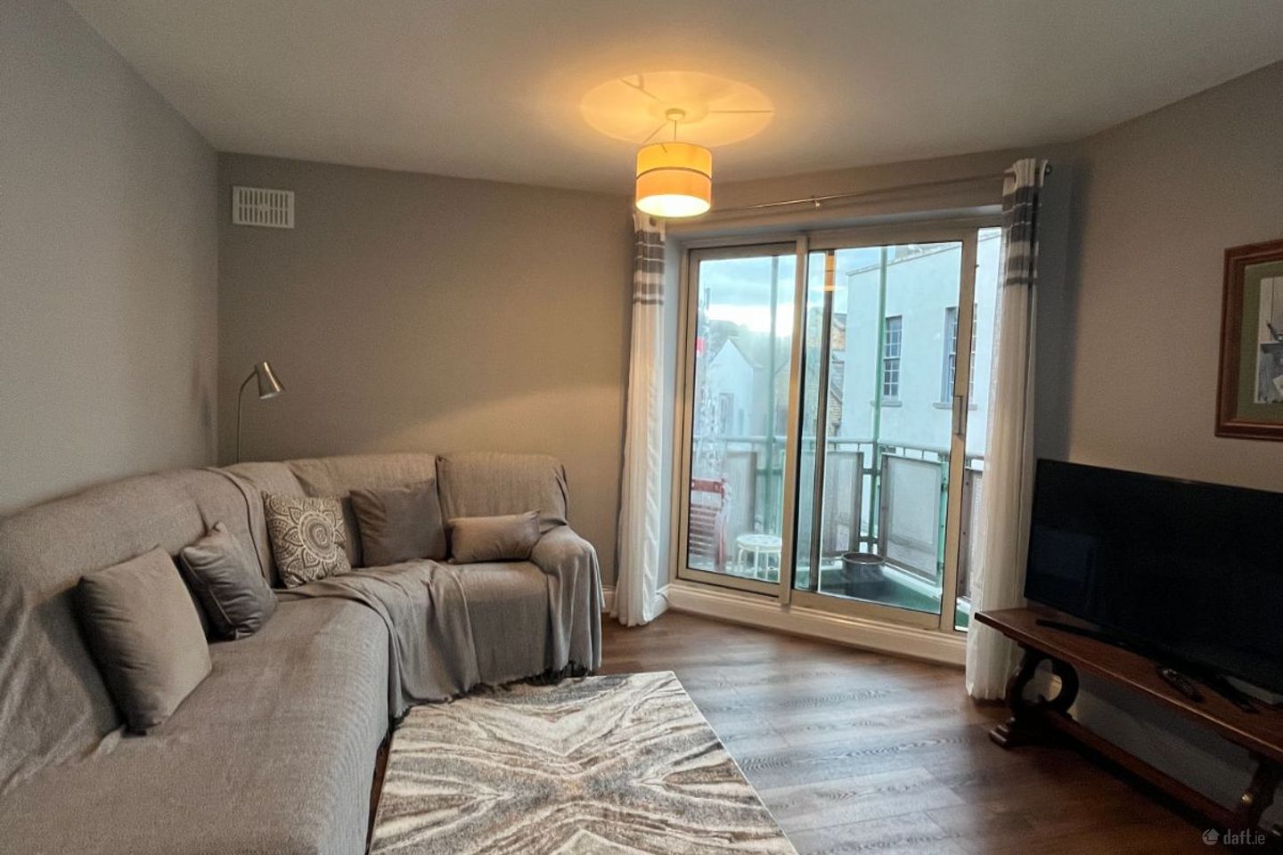 Apartment 8,Sprangers Yard,Cecilia Street,Dublin 2, Temple Bar, Dublin 2 — photo 1
