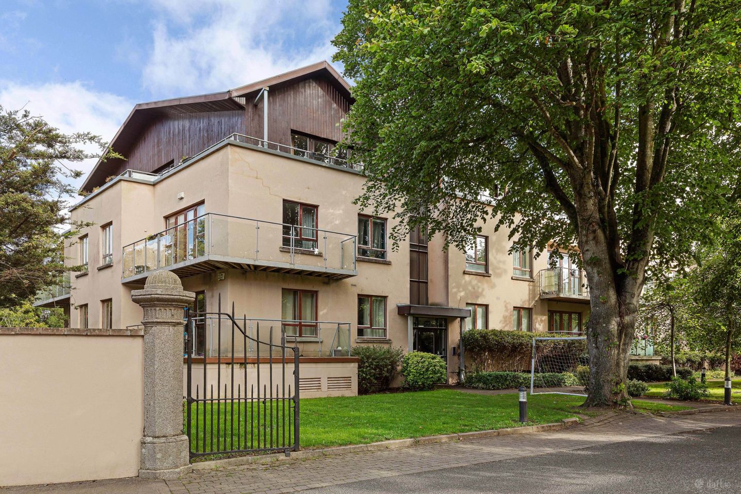 2 Rosehaven, Castleknock, Dublin 15, D15K7PF — photo 1