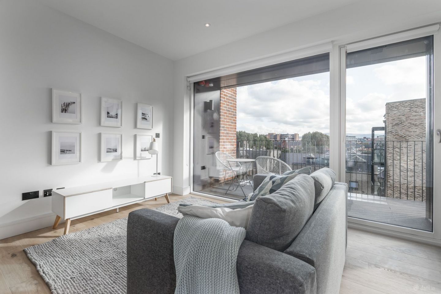 Apartment, Block 01, Ropemaker Place, Grand Canal Dock, Dublin 2 — photo 1