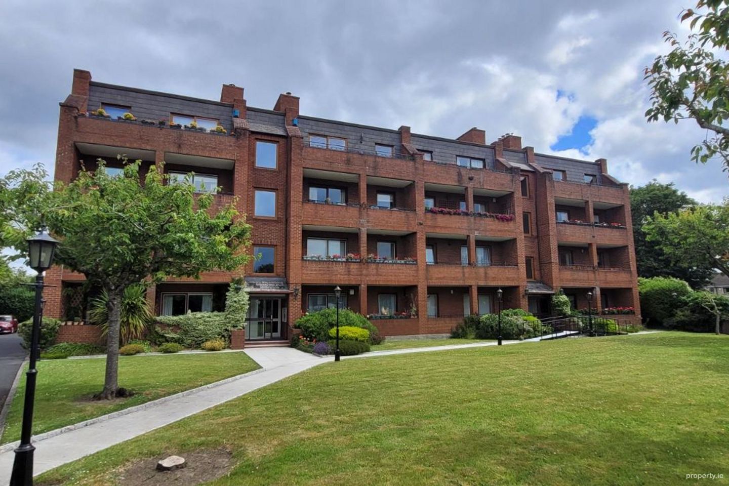 Apartment 17, Orwell Court, Braemor Road, Churchtown, Dublin 14 — photo 1