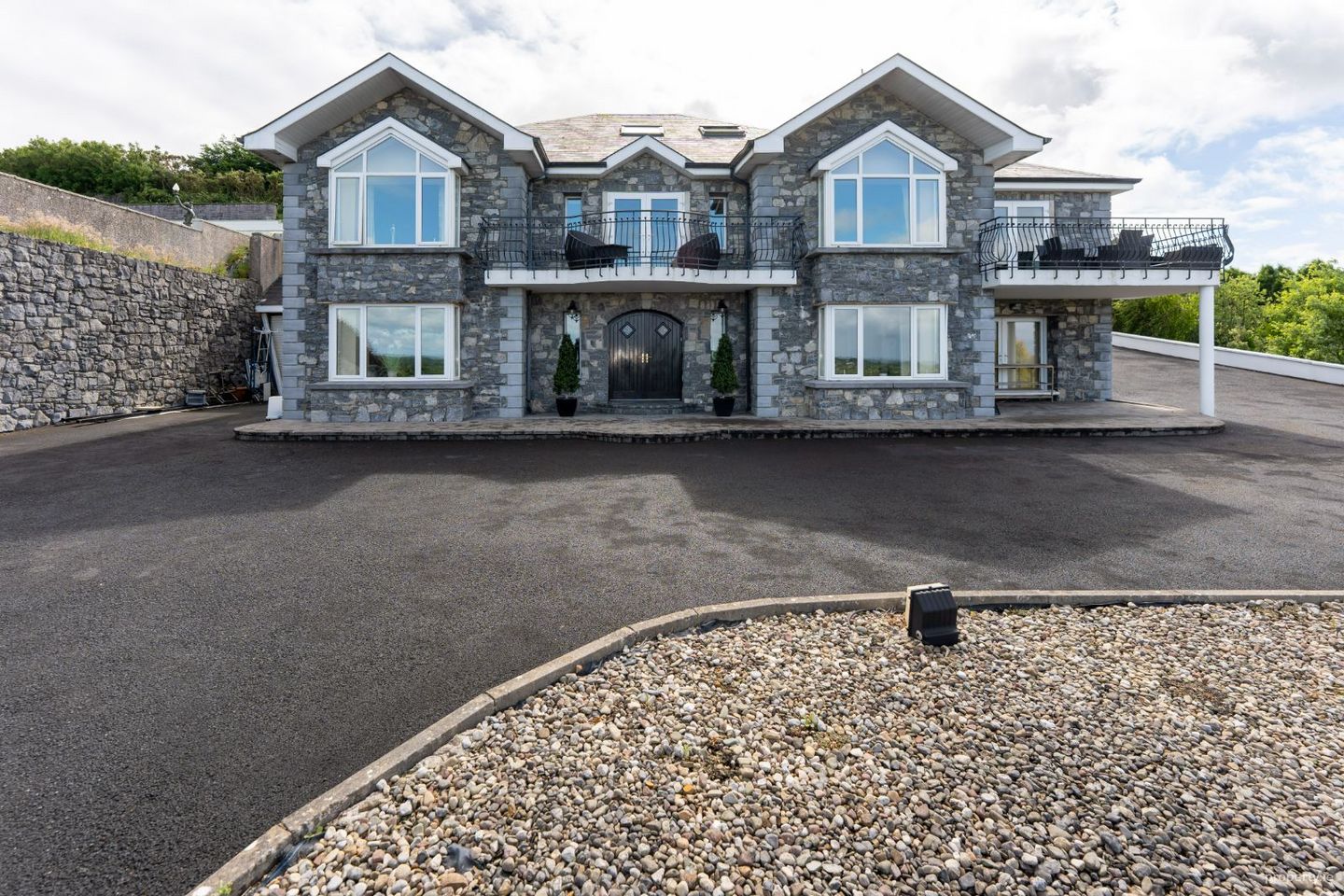 1 Castlecourt, Brickhill East, Cratloe, Cratloe, Co. Clare, V95EA00 — photo 1