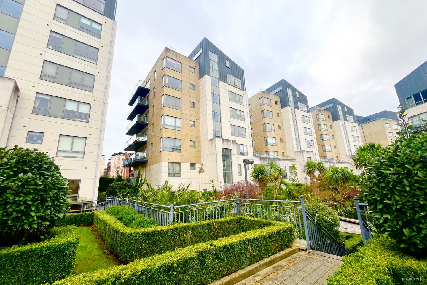 Beechwood Court, Stillorgan, Leopardstown, Co. Dublin — photo 1