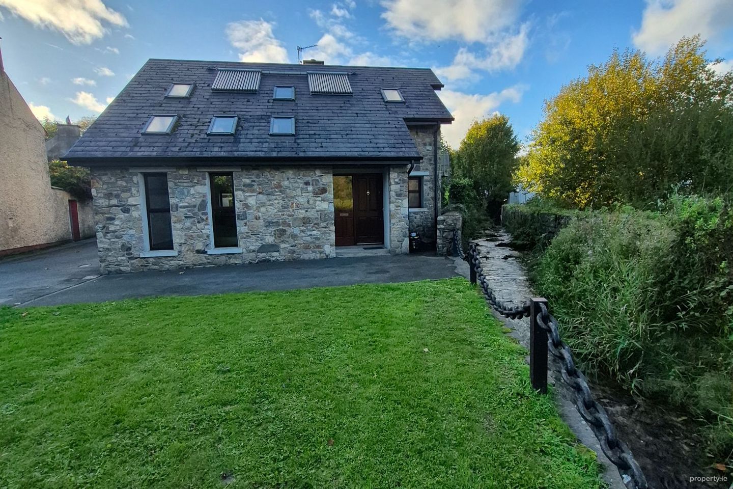 The Square, Inistioge, Thomastown, Co. Kilkenny — photo 1