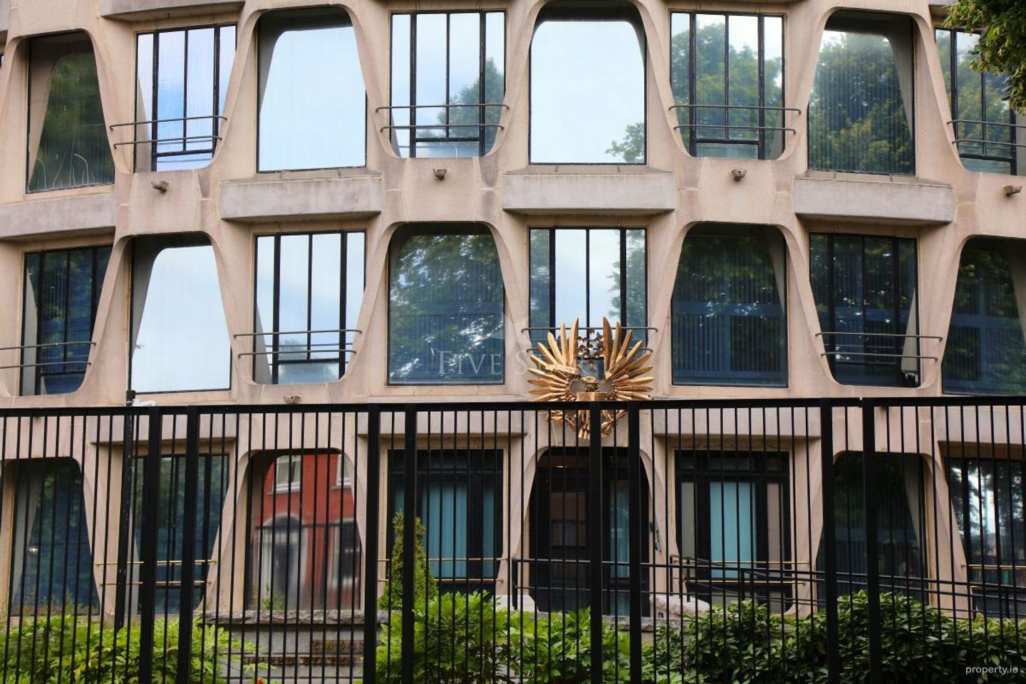 Embassy Residence, raglan lane, Ballsbridge, Co. Dublin — photo 1