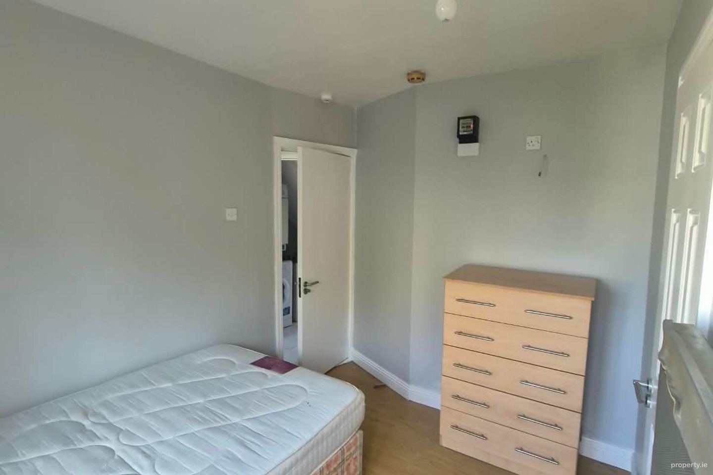 Self contained studio room to let - Finglas South Area, Finglas, Dublin 11 — photo 1