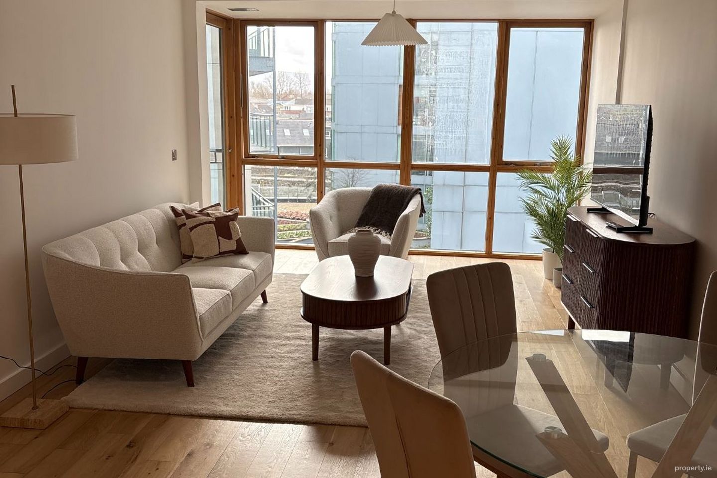 Newly Renovated Luxury in The Gasworks Apartments, Grand Canal Dock, Dublin 4 — photo 1