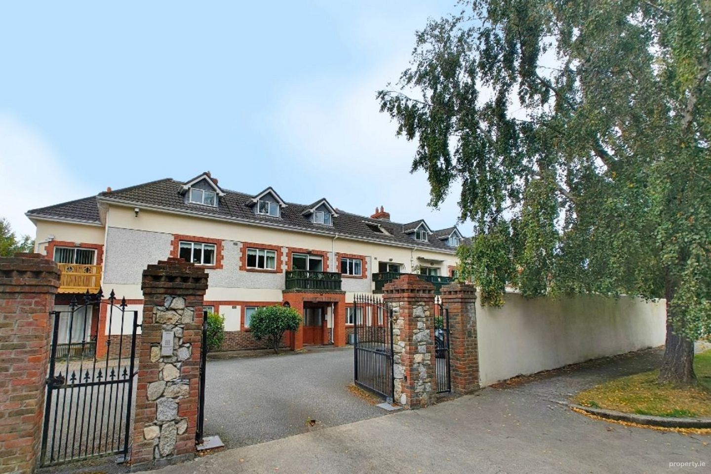 Apartment 4, Broomfield Hall, Shankill, Dublin 18, D18X590 — photo 1