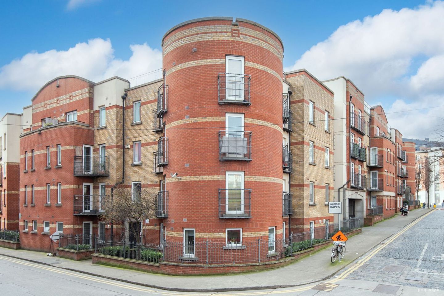 Apartment 83, Newmarket Square, Christchurch, Dublin 8, D08NC3R — photo 1