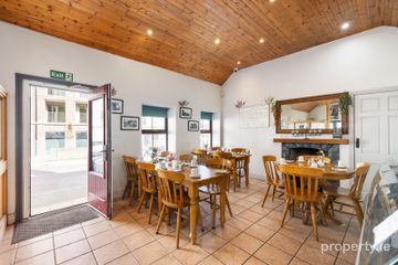 Bunter's Coffee Shop, Main Street, Newtownmountkennedy, Co. Wicklow, A63E682 — photo 2