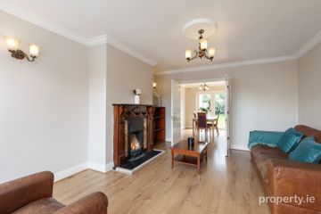 26 Glencairn Walk, The Gallops, Leopardstown, Dublin 18 — photo 2
