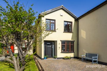 7 Yellow Meadows Lawn, Clondalkin, Dublin 22 — photo 2