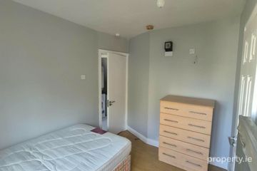 Self contained studio room to let - Finglas South Area, Finglas, Dublin 11
