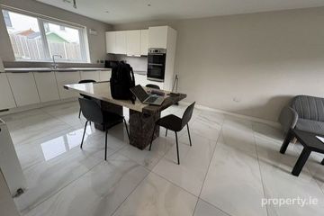 8 Aderrig Park Avenue, Adamstown, Adamstown, Co. Dublin — photo 2