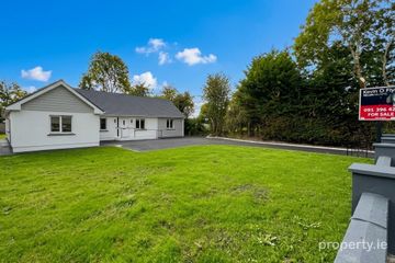 Completely Renovated 6-Bedroom Bungalow at Derrymullan, Ballinasloe, Co. Galway, H53R9Y8 — photo 2
