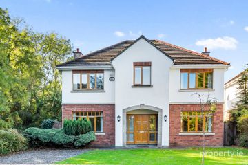 2 White Gables, Rathmichael, Dublin 18, D18EW77