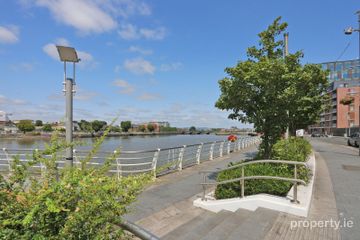 Apartment 102, Riverpoint, Bishops Quay, Limerick City Centre, Co. Limerick, V94V209 — photo 2