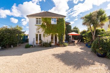 2a Woodbine Avenue, Booterstown, Co. Dublin, A94H0WK — photo 2